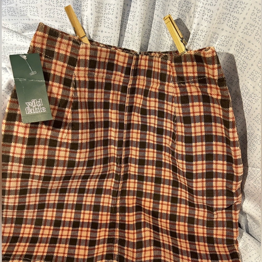 NWT Wild Fable plaid skirt w/front zipper and front pockets. - Picture 3 of 6